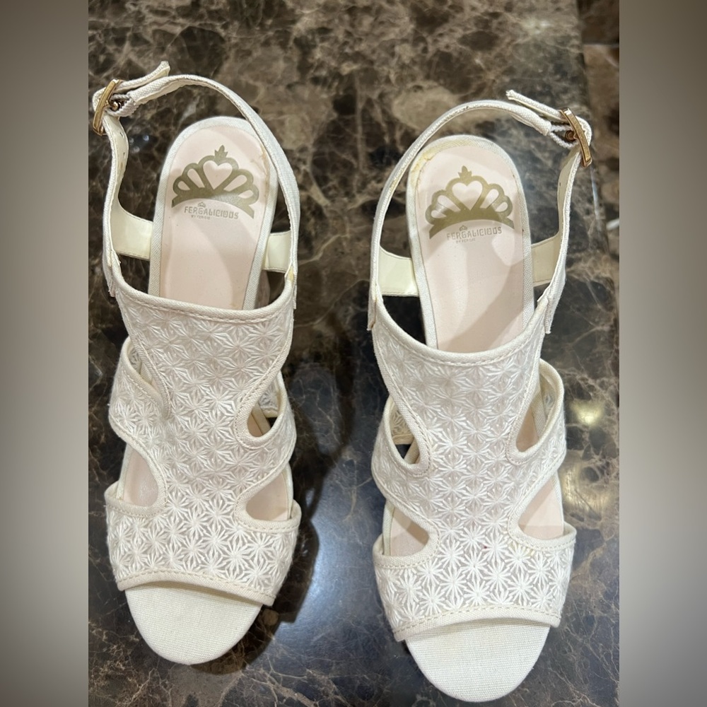 Cream color flower design wedges. Size 7.5